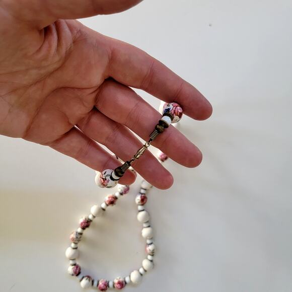 Vintage Floral Beaded Necklace, Hand-Painted Ceramic Beads with Pink Rose Design - Picture 5 of 10